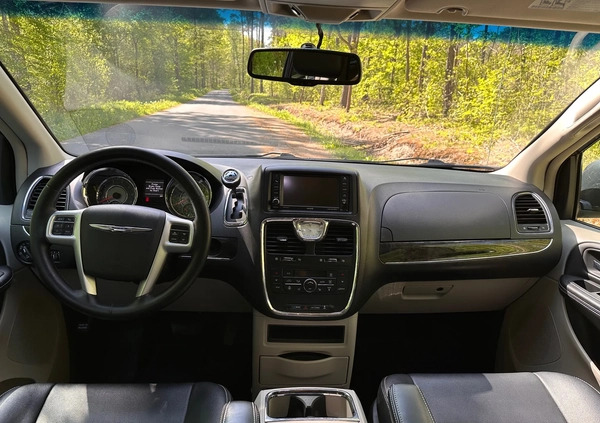 Chrysler Town &amp; Country cena 66000 przebieg: 243931, rok produkcji 2015 z Ostróda małe 137